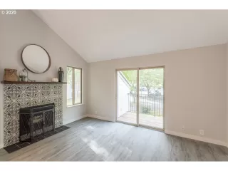 Photo #1: 20084455 Listing 