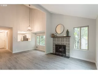 Photo #2: 20084455 Listing 