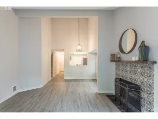 Photo #3: 20084455 Listing 