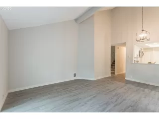 Photo #4: 20084455 Listing 