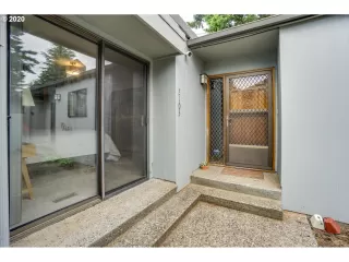 Photo #3: 20084461 Listing