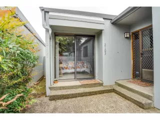 Photo #4: 20084461 Listing