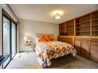 Photo #6: 20084461 Listing