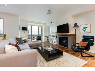 Photo #2: 20084730 Listing