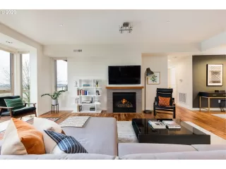 Photo #4: 20084730 Listing