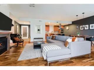 Photo #5: 20084730 Listing