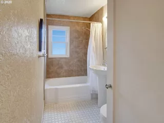 Photo #1: 20085177 Listing 
