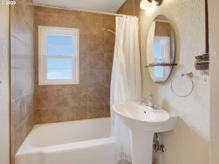 Photo #2: 20085177 Listing 