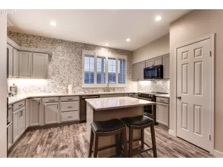 Photo #5: 20085386 Listing