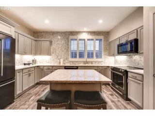 Photo #6: 20085386 Listing