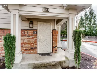 Photo #3: 20086417 Listing