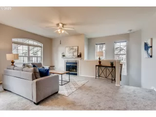 Photo #5: 20086417 Listing