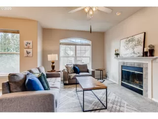 Photo #6: 20086417 Listing