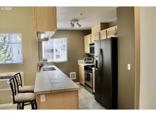 Photo #4: 20086823 Listing