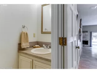 Photo #2: 20086846 Listing