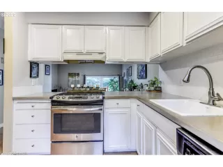 Photo #4: 20086846 Listing