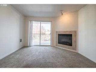 Photo #4: 20086891 Listing