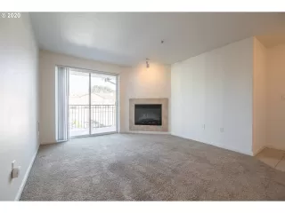 Photo #5: 20086891 Listing