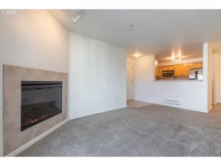 Photo #6: 20086891 Listing