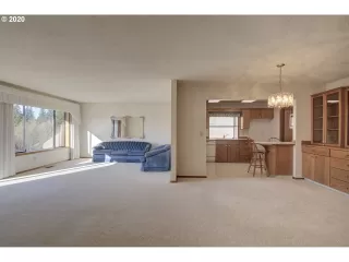 Photo #3: 20087135 Listing