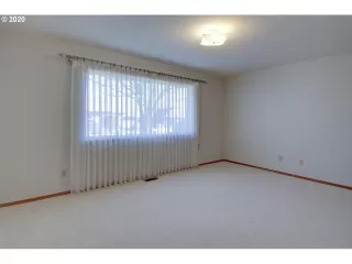 Photo #5: 20087135 Listing