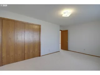 Photo #6: 20087135 Listing