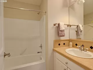 Photo #5: 20087637 Listing 