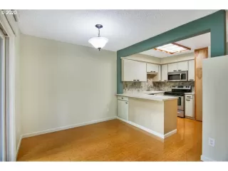 Photo #6: 20087900 Listing