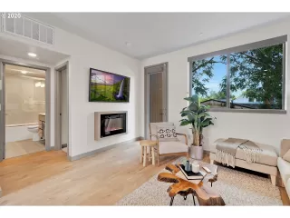 Photo #2: 20088992 Listing 
