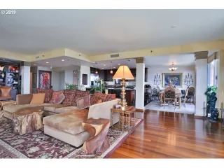 Photo #5: 20089076 Listing