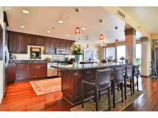 Photo #6: 20089076 Listing