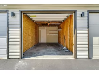 Photo #1: 20089613 Listing