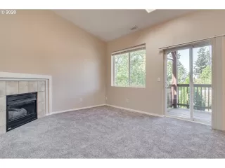 Photo #5: 20089613 Listing