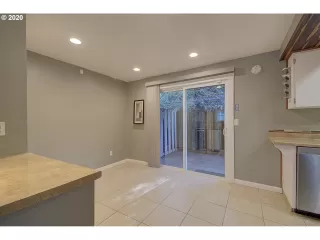 Photo #4: 20089680 Listing