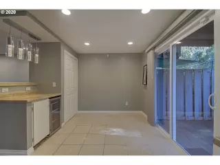 Photo #5: 20089680 Listing