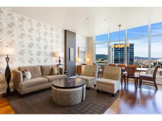 Photo #5: 20089839 Listing