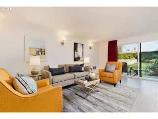 Photo #4: 20089901 Listing