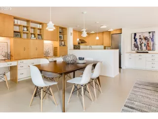 Photo #6: 20089901 Listing