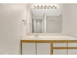 Photo #4: 20090195 Listing