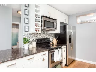 Photo #3: 20090642 Listing