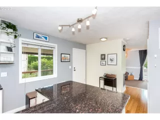 Photo #4: 20090642 Listing