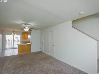 Photo #4: 20091440 Listing