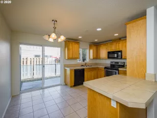 Photo #5: 20091440 Listing