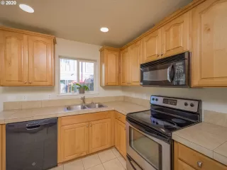 Photo #6: 20091440 Listing