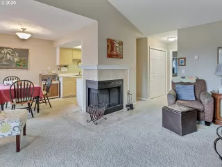 Photo #4: 20092774 Listing