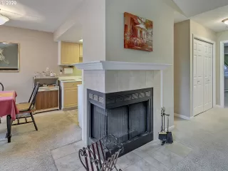 Photo #5: 20092774 Listing