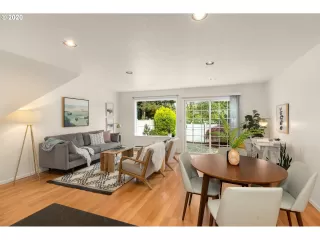 Photo #2: 20093149 Listing