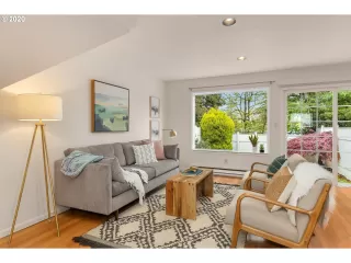 Photo #3: 20093149 Listing