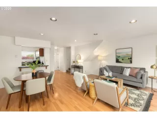 Photo #4: 20093149 Listing