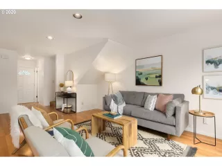 Photo #5: 20093149 Listing